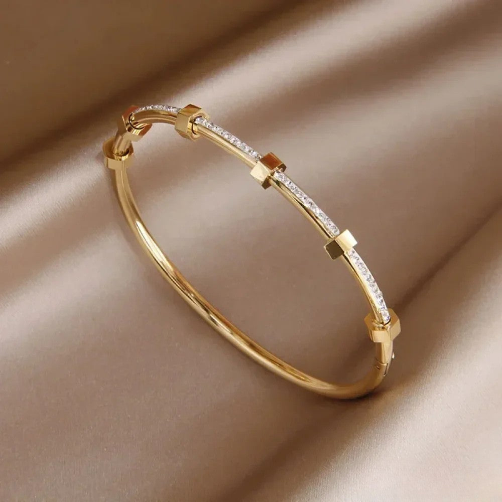Elegant Golden Bracelet in Light Design